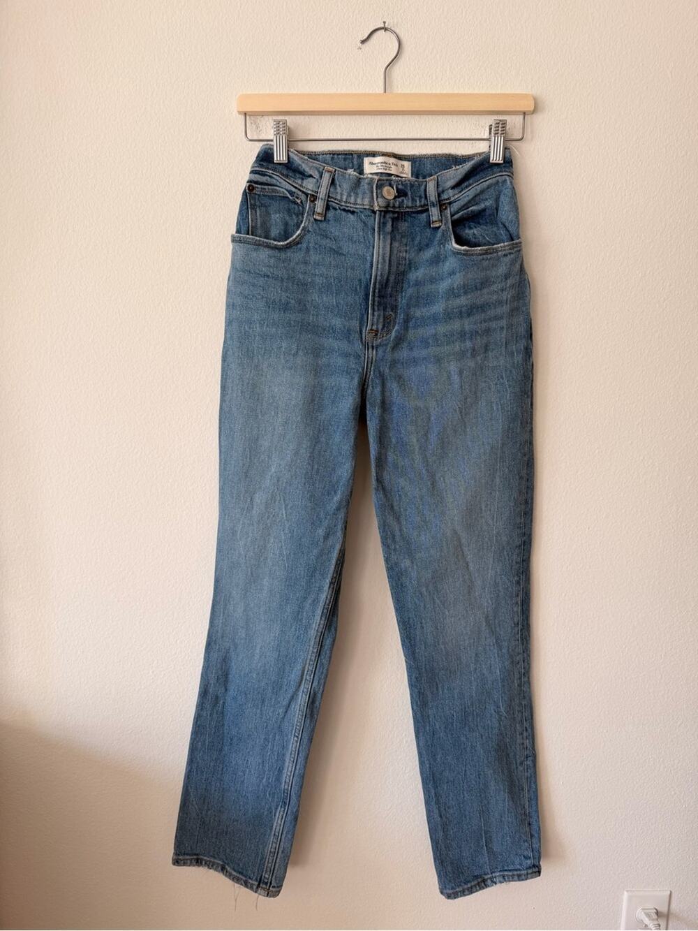 Abercrombie & Fitch The 90’s Straight Ultra High-Rise Jeans in Medium Blue